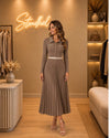 Robe col chemise plissée à détails strass
